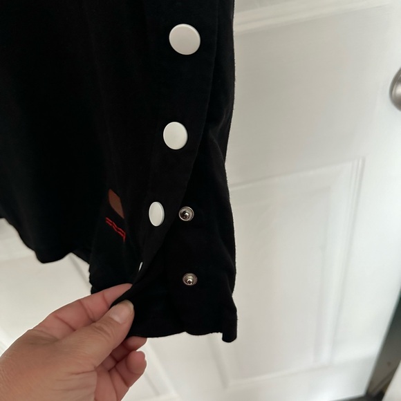 Peace love world T-shirt with side snap details size small NWOT - Picture 5 of 8